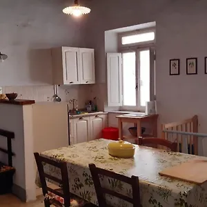 https://la-casa-maestri-a-cetona.it-tuscanyhotel.com