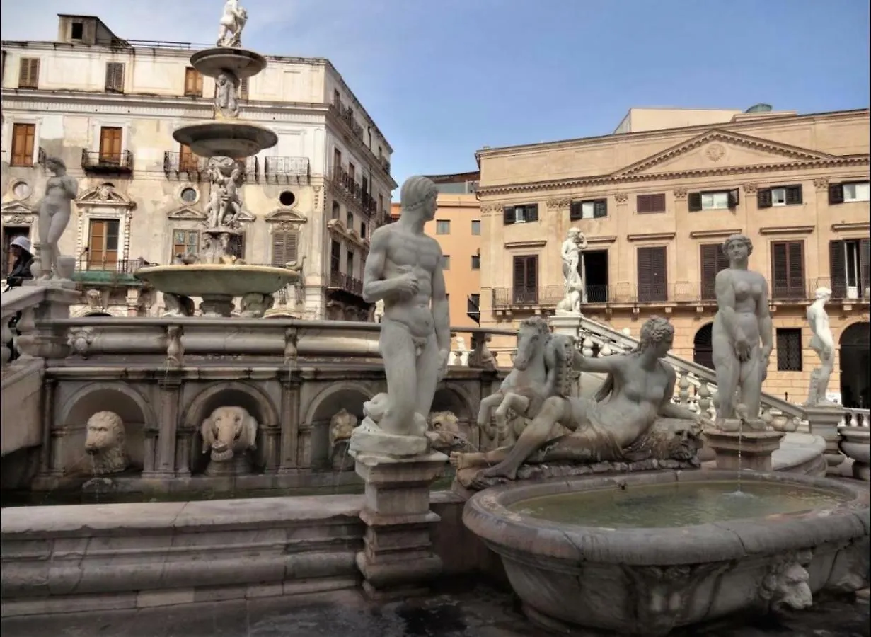 Dietro La Cattedrale Palerme