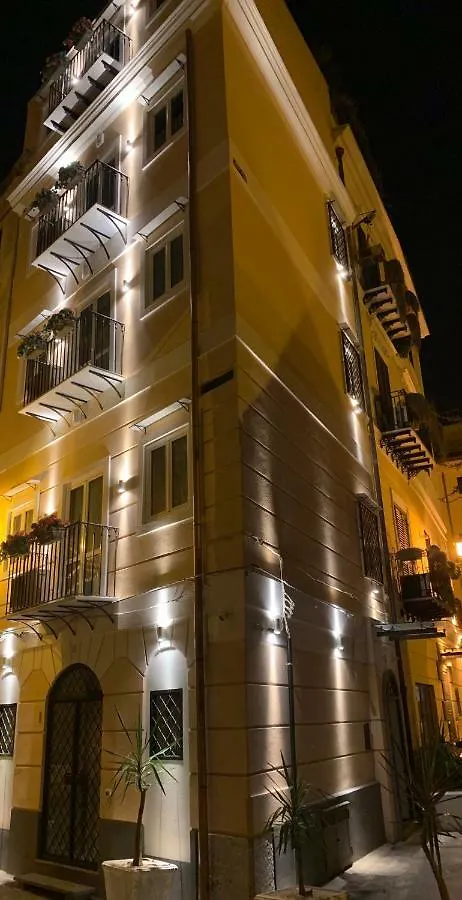 Dietro La Cattedrale Palermo